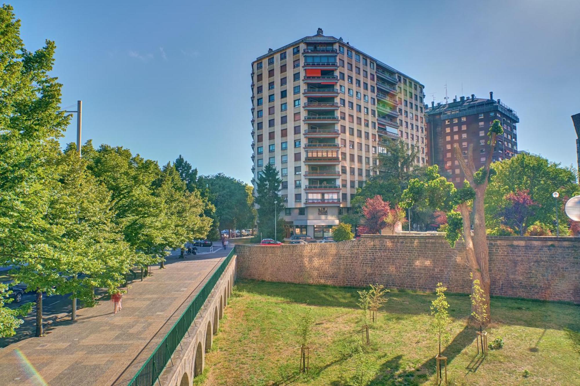 Apartamento Plural By Clabao Pamplona Exterior photo