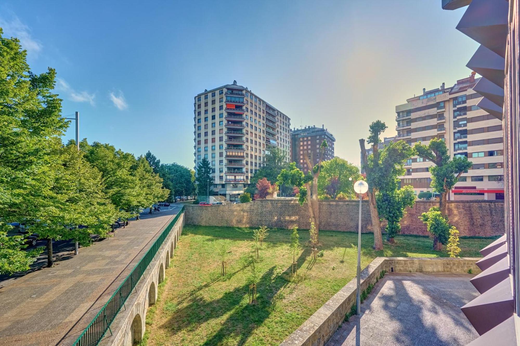 Apartamento Plural By Clabao Pamplona Exterior photo
